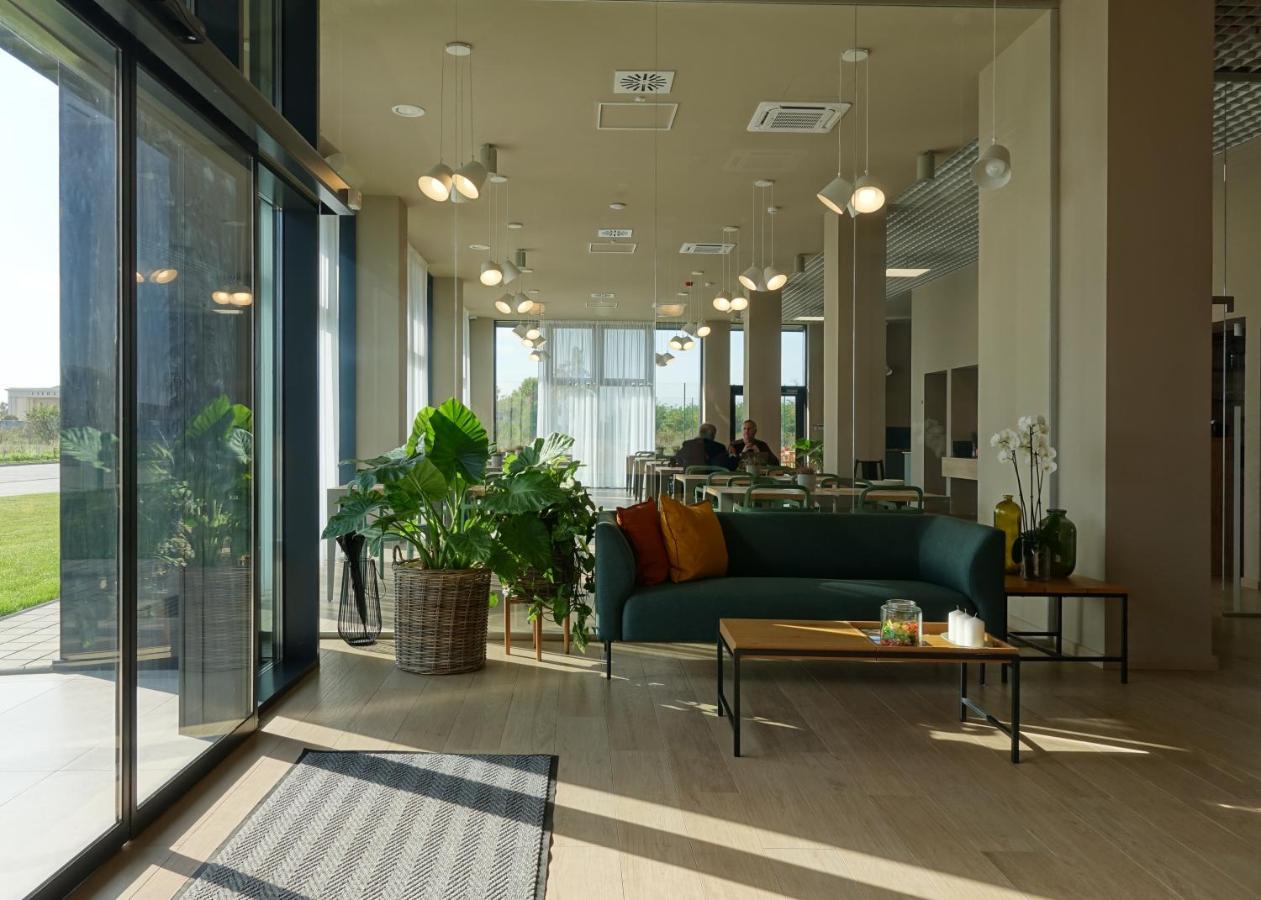 Marida Hotel Сату-Маре Экстерьер фото